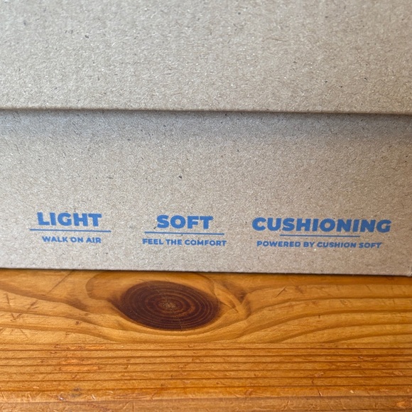 Clarks Women's cloud steppers Sandals in Gray - Picture 16 of 16